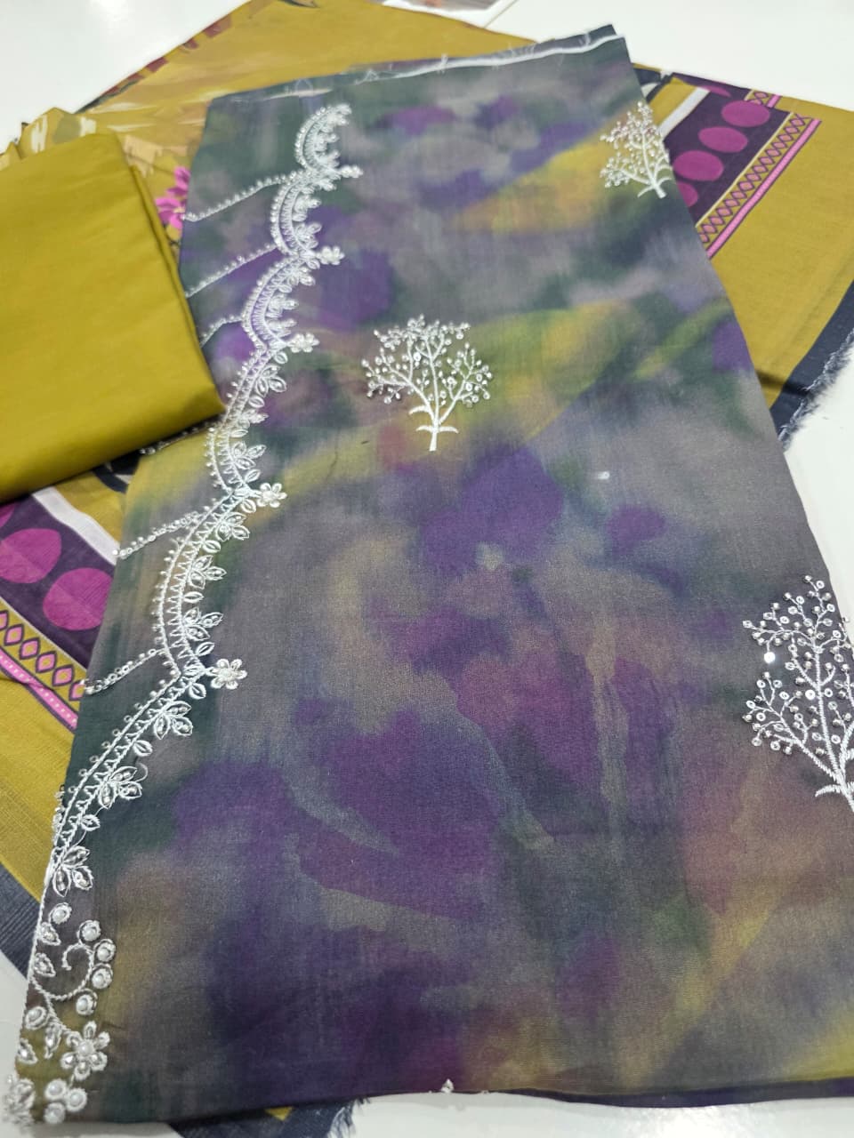Premium Olive & Purple Tie Dye Unstitched Lawn 3 Pc Suit - Festive Cut Dana Embroidered Summer Dress with Mustard Geometric Pattern Dupatta