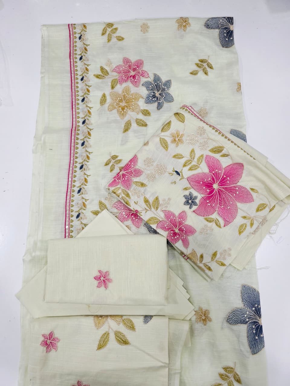 Elegant Off-White Embroidered Lawn 3 Pcs Suit - Luxury Unstitched Summer Collection with Floral Dupatta for Women
