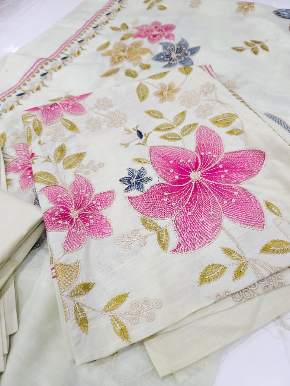 Elegant Off-White Embroidered Lawn 3 Pcs Suit - Luxury Unstitched Summer Collection with Floral Dupatta for Women
