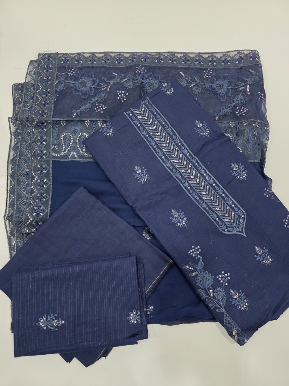 Elegant Navy Blue Embroidered Lawn 3 Pcs Suit - Luxury Unstitched Summer Collection with Net Dupatta for Women