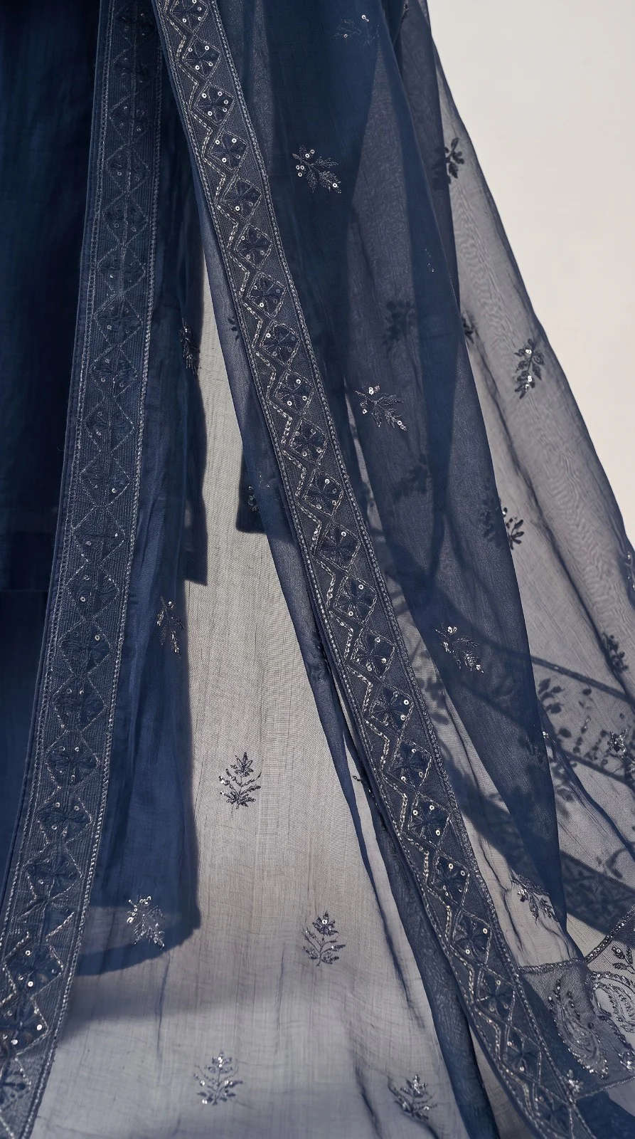 Elegant Navy Blue Embroidered Lawn 3 Pcs Suit - Luxury Unstitched Summer Collection with Net Dupatta for Women