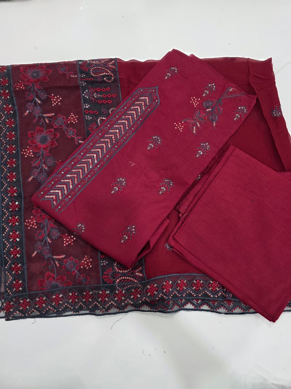 Elegant Maroon Embroidered Lawn 3 Pcs Suit - Luxury Unstitched Summer Collection with Net Dupatta for Women