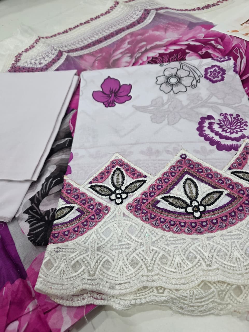 Premium White & Magenta Embroidered Lawn 3 Pc Suit - Luxury Unstitched Summer Outfit with Organza Neckline & Bold Floral Chiffon Dupatta