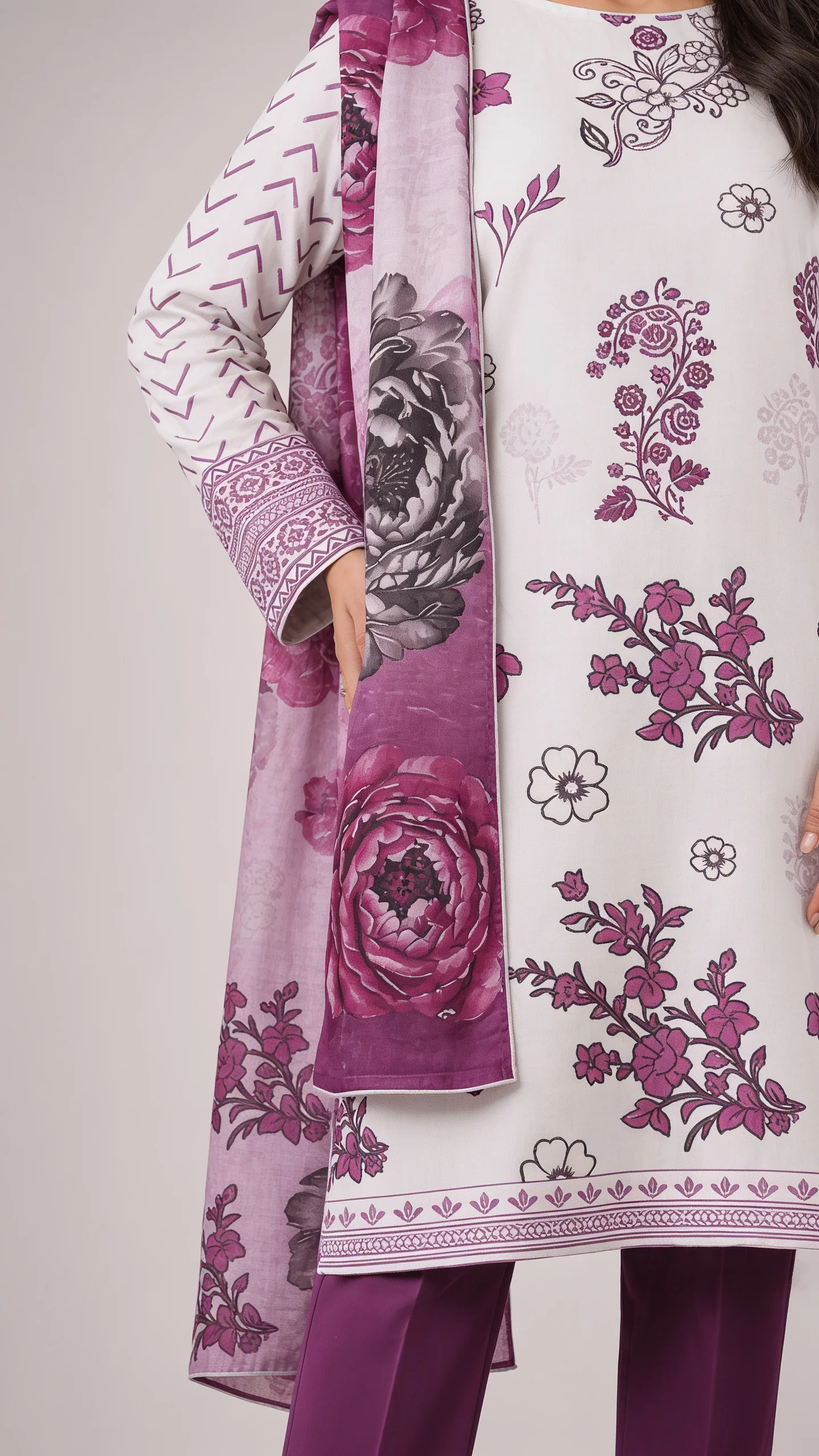 Elegant Alabaster & Plum Blossom Printed Lawn 3 Piece Suit - Unstitched Summer Ensemble with Dramatic Floral Grape Voile Dupatta