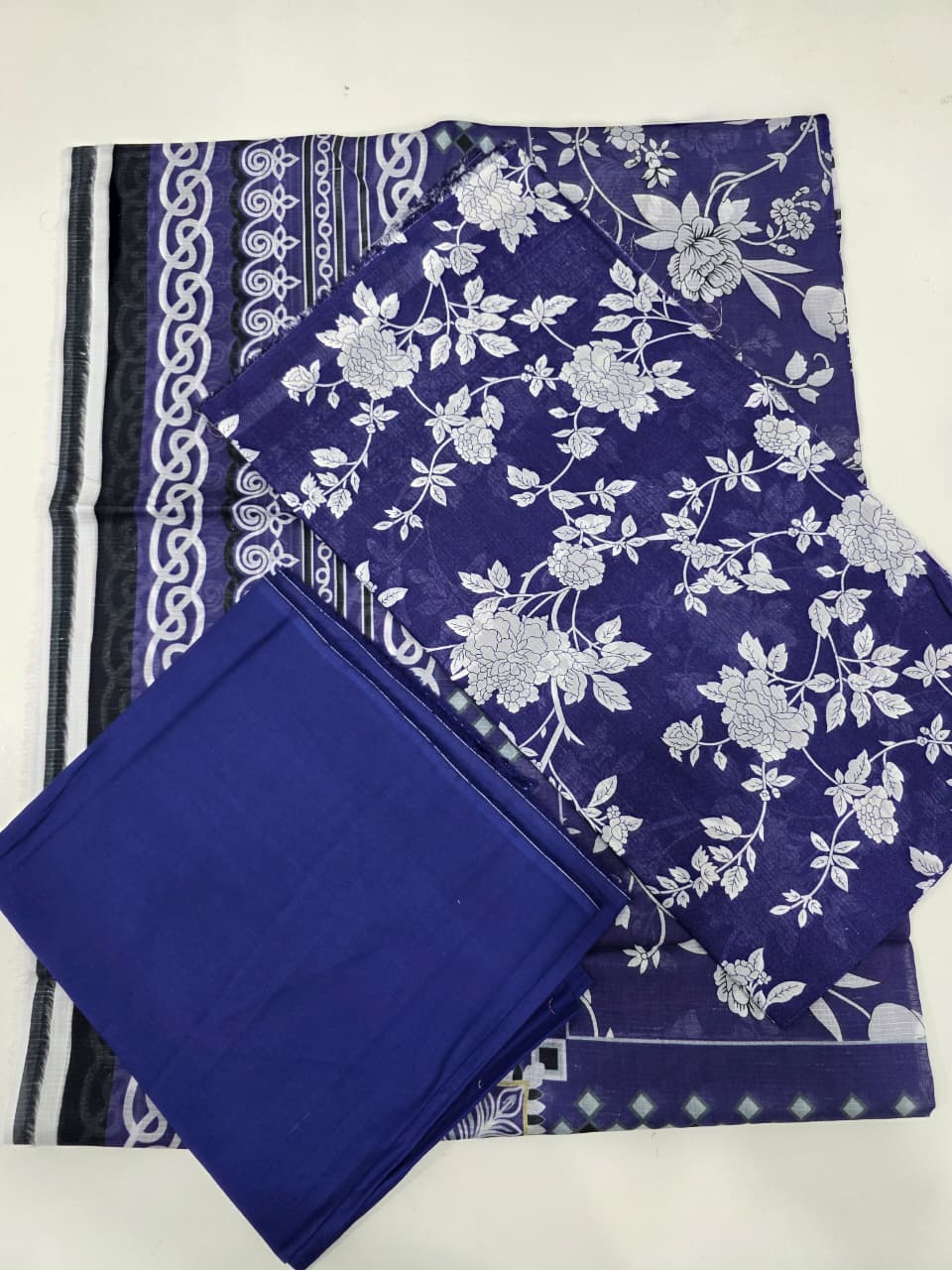Premium Indigo Royal Blue White Floral Printed Lawn 3 Pc Suit - Unstitched Summer Ensemble with Intricate Chain Link Border Voile Dupatta
